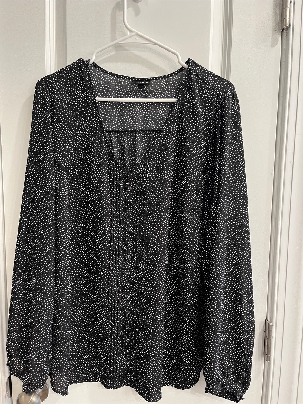 torrid Black & White Dot Long Sleeve V-Neck Blouse